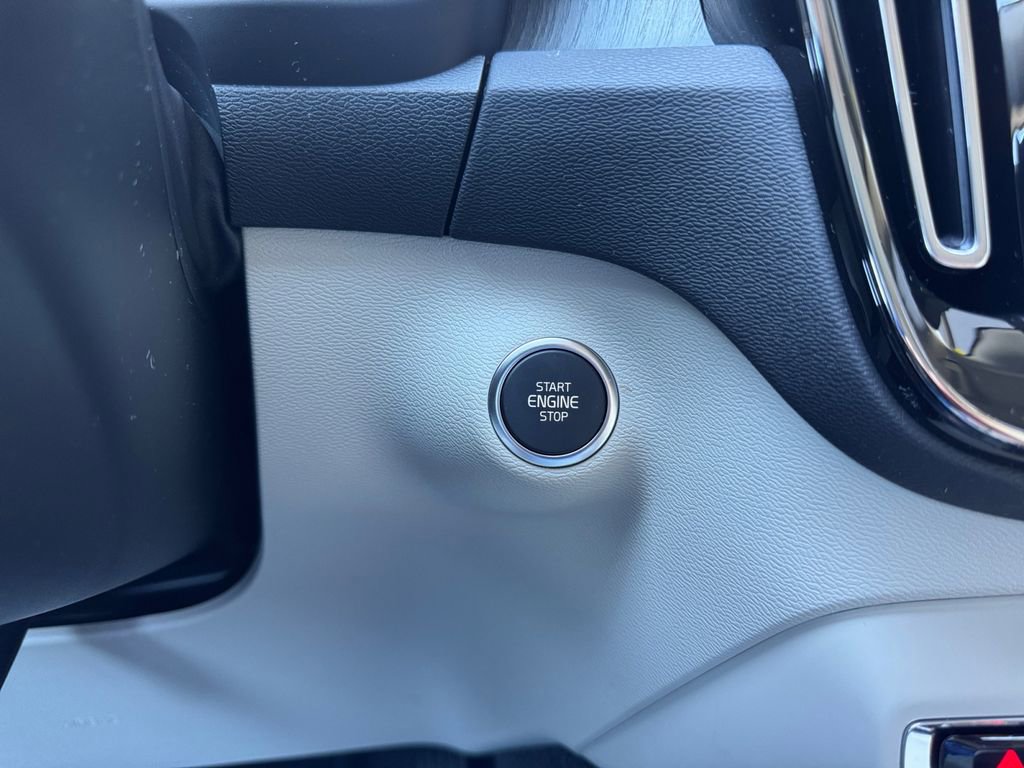 Certified 2024 Volvo XC40 B5 Plus w/ Protection Package Premier AWD/4WD image 18