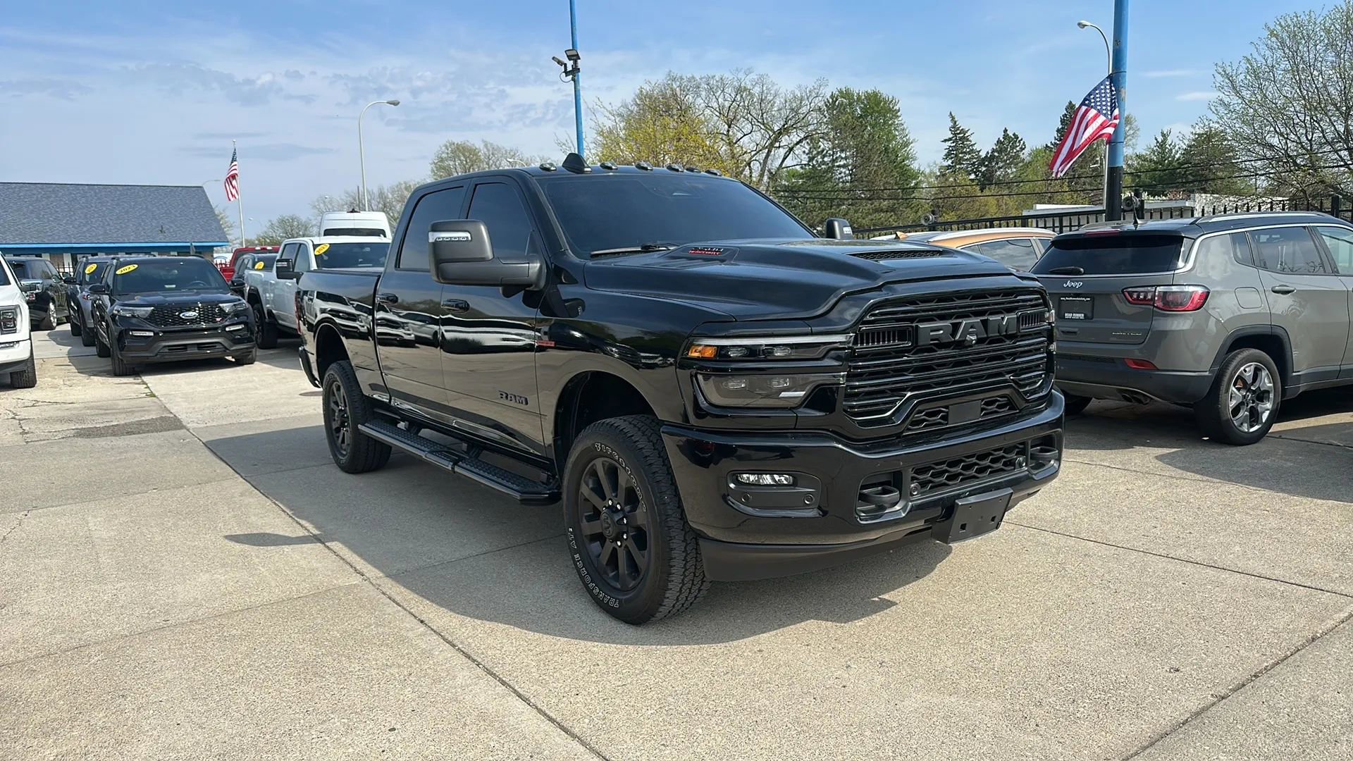 Used 2025 RAM 2500 Laramie AWD/4WD image 3