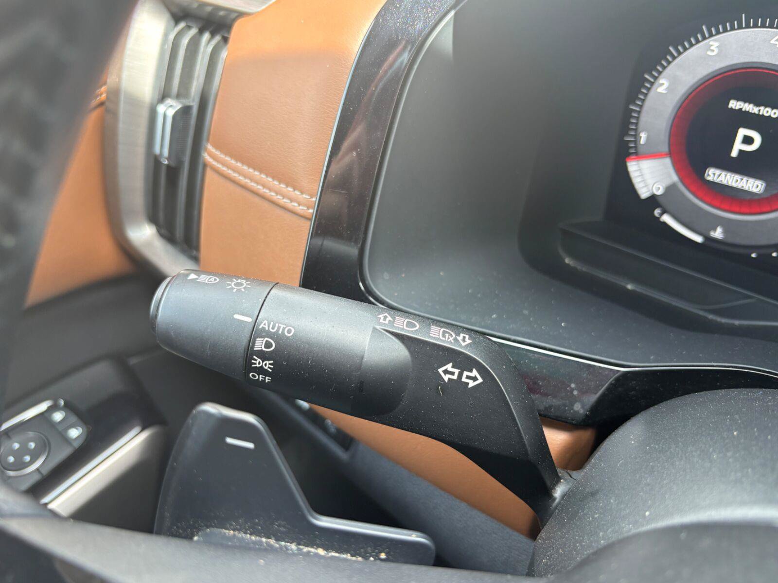 Used 2023 Nissan Pathfinder Platinum FWD image 37