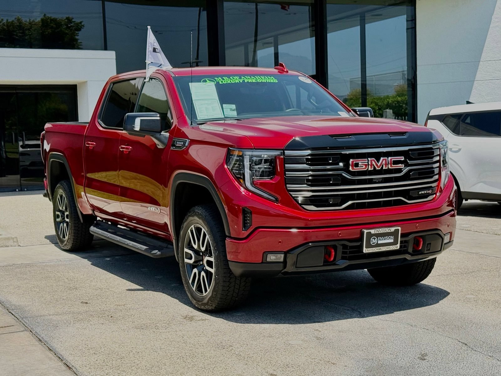 Used 2025 GMC Sierra 1500 AT4 w/ Technology Package AWD/4WD image 8