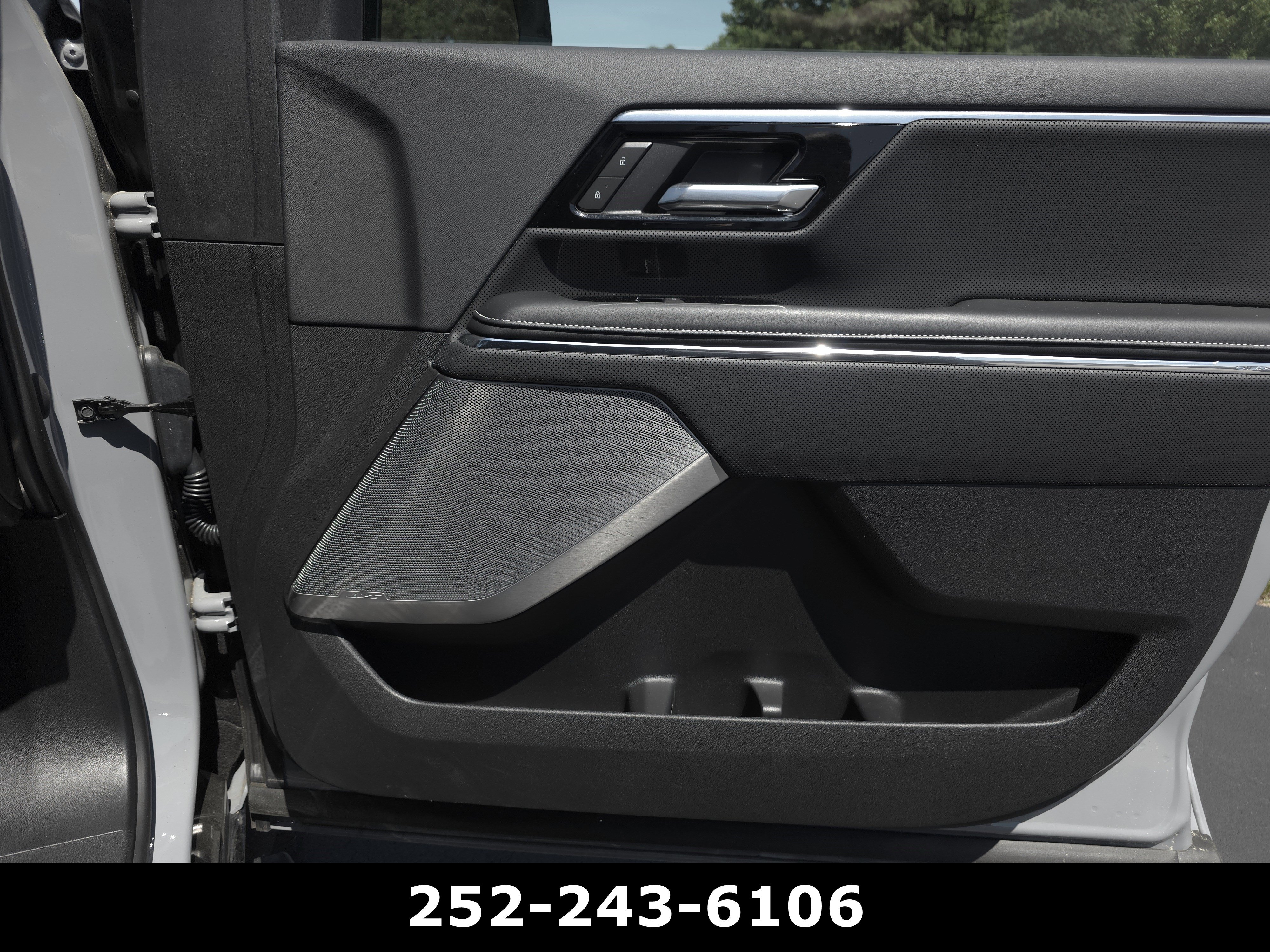 Used 2025 GMC Sierra EV Denali AWD/4WD image 27