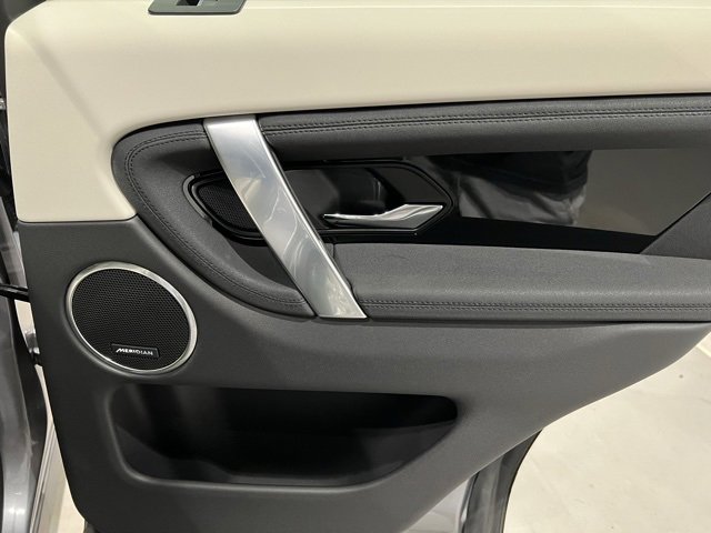 Used 2023 Land Rover Discovery Sport SE image 52