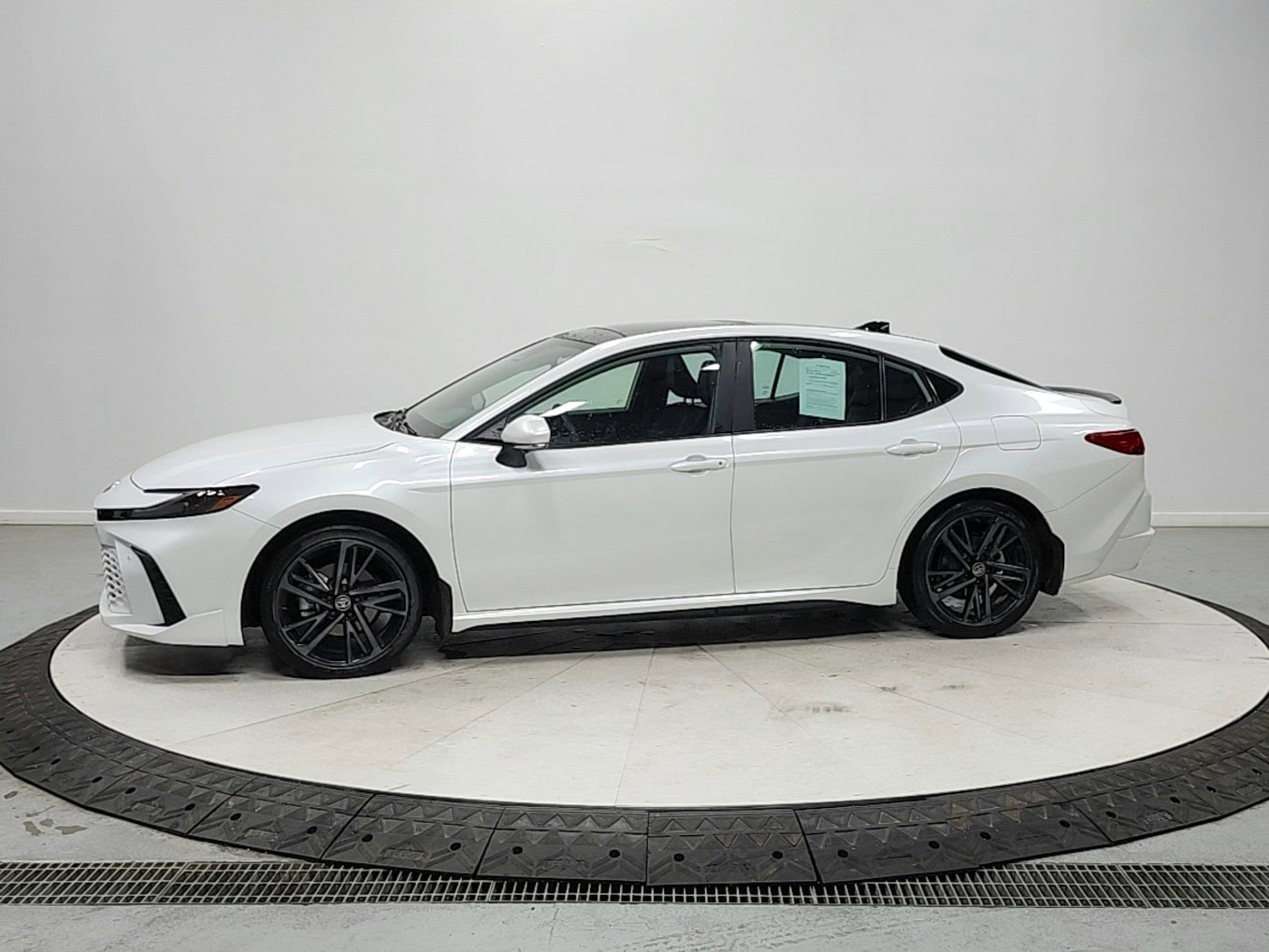 Used 2025 Toyota Camry XSE w/ Premium Plus Package FWD image 4