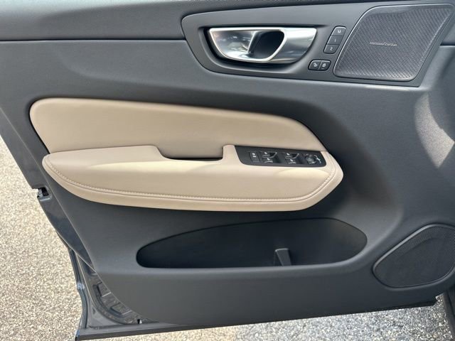 New 2026 Volvo XC60 B5 Plus w/ Protection Package Premier AWD/4WD image 12