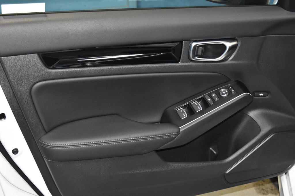 Used 2025 Honda Civic Sport Touring image 4