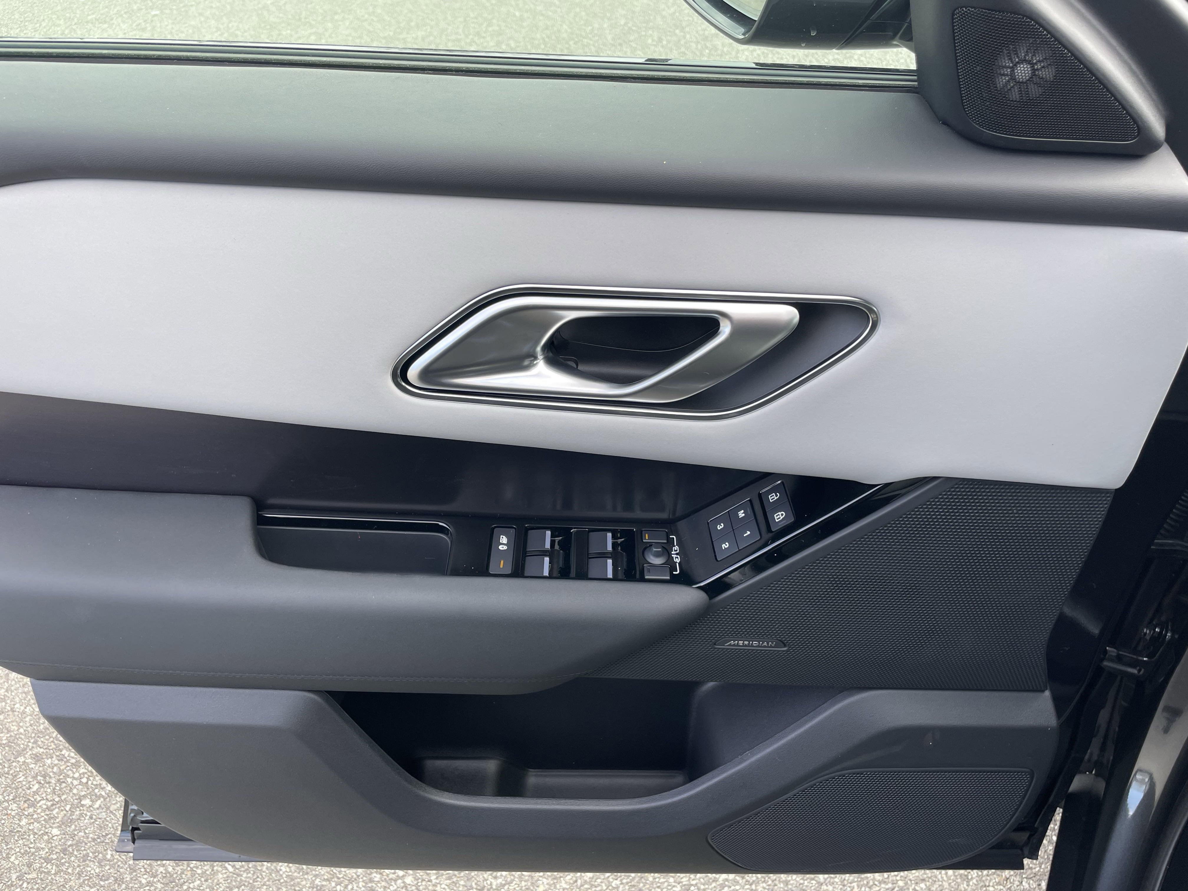 New 2026 Land Rover Range Rover Velar Dynamic SE image 12