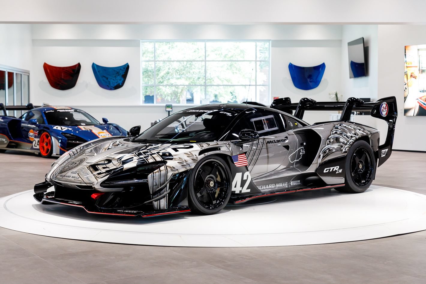 Used 2020 McLaren Senna RWD image 1