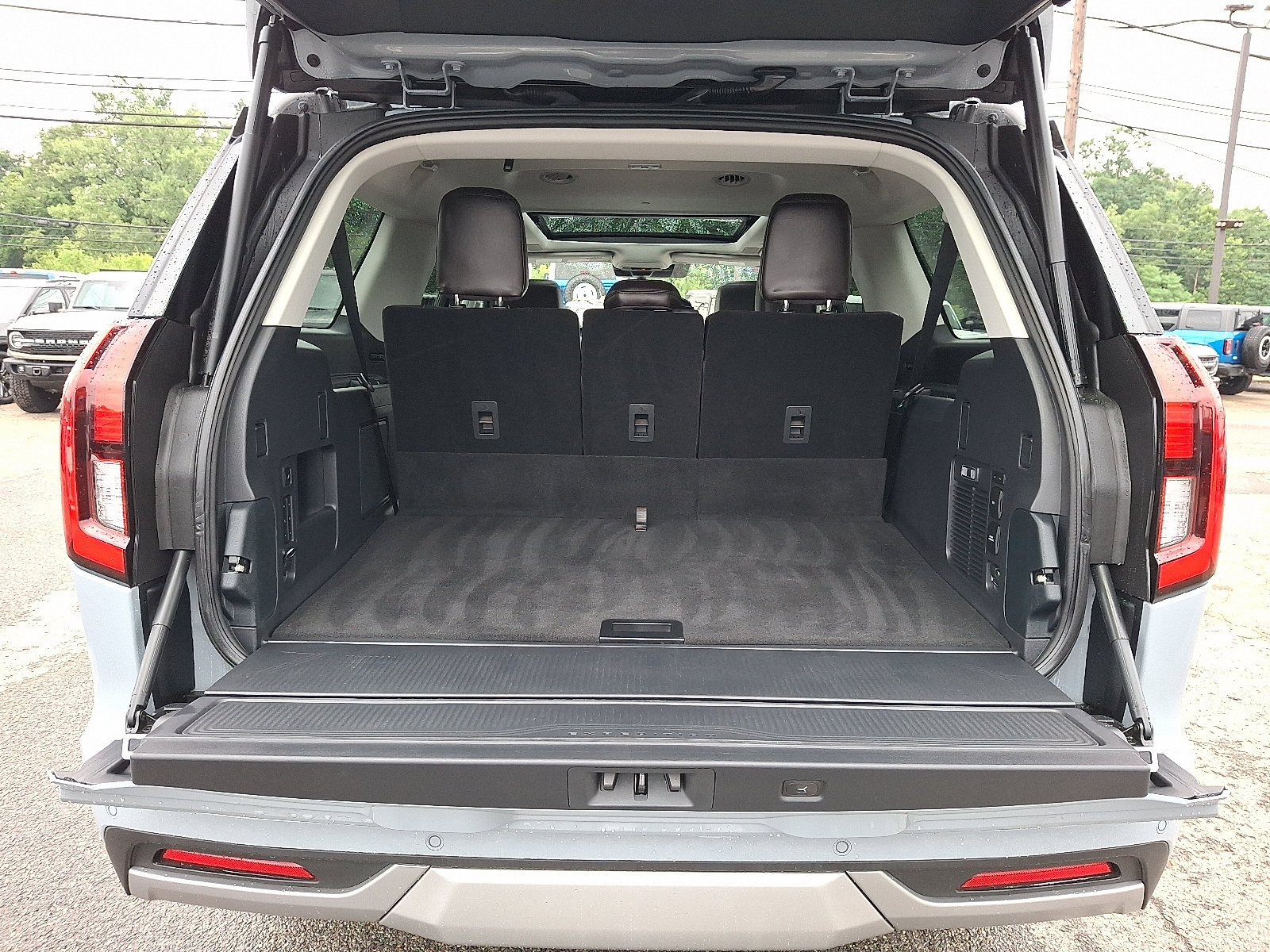Used 2025 Ford Expedition Max Platinum w/ Platinum Ultimate Package AWD/4WD image 30