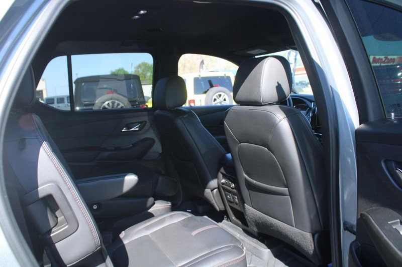 Used 2023 Chevrolet Traverse RS FWD image 12