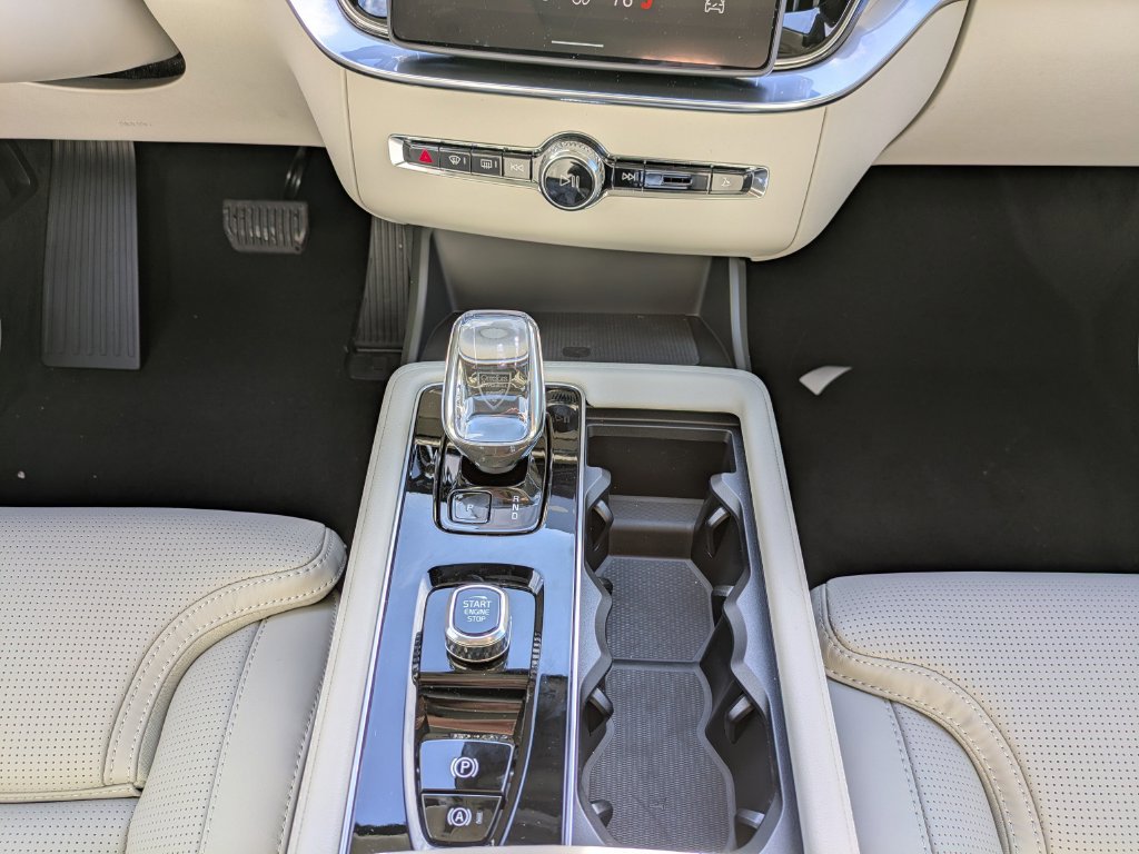 New 2026 Volvo XC90 B6 Ultra w/ Protection Package AWD/4WD image 18