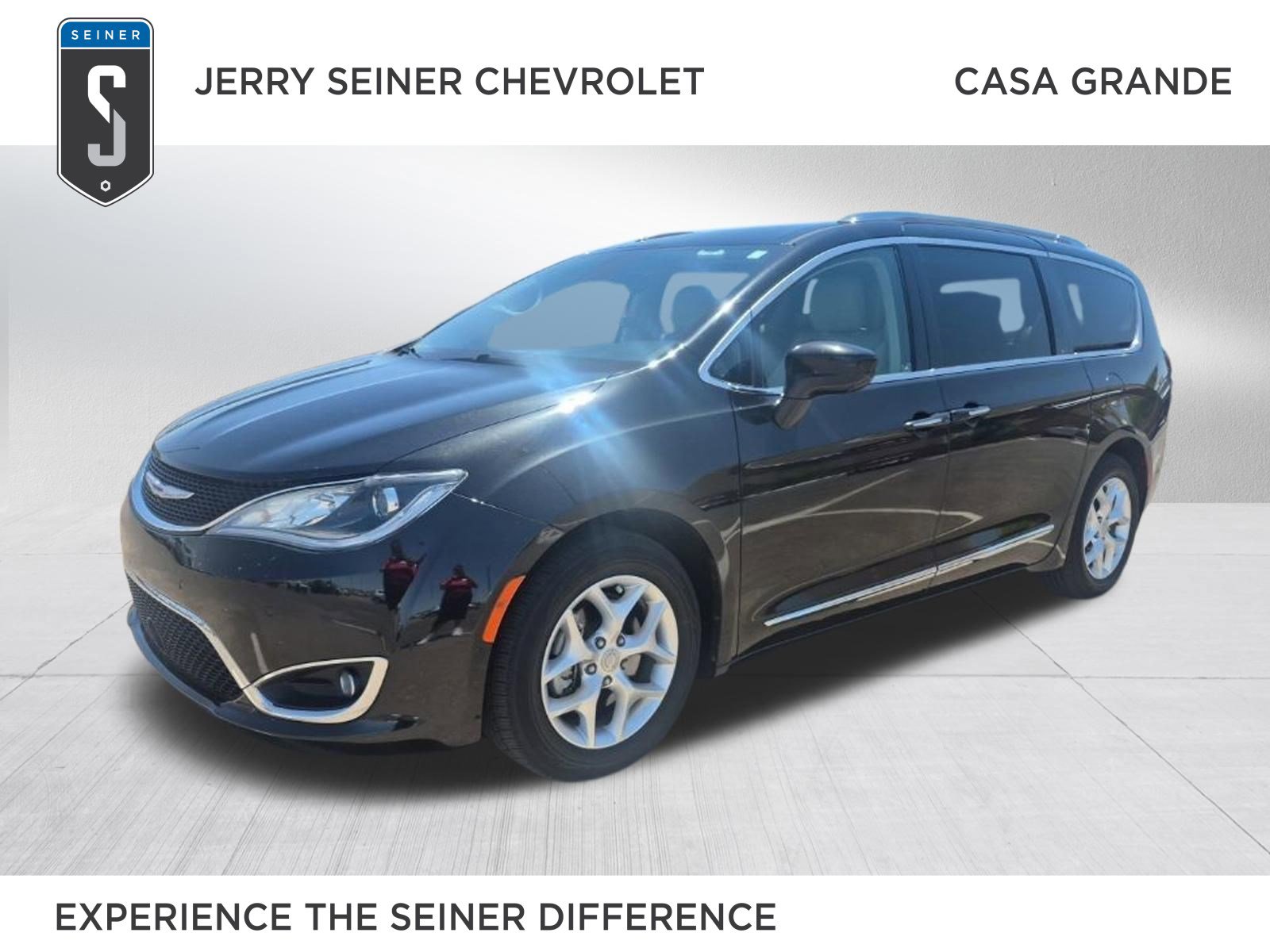 Used 2020 Chrysler Pacifica Touring-L Plus w/ Tire & Wheel Group FWD image 1