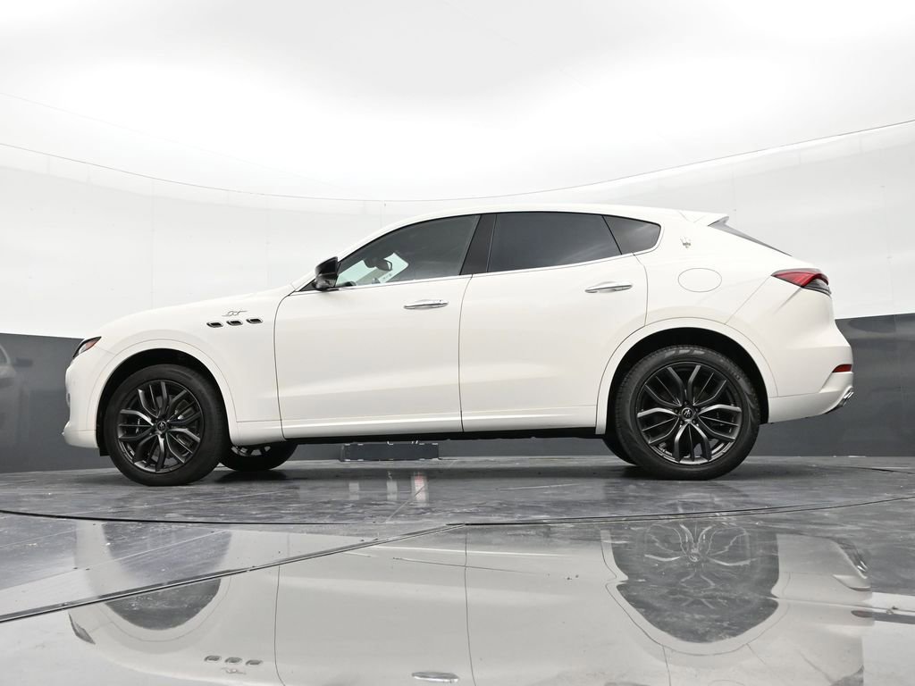 Used 2024 Maserati Levante GT Ultima AWD/4WD image 21