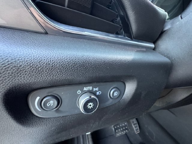 Used 2019 Chevrolet Traverse LT FWD image 6