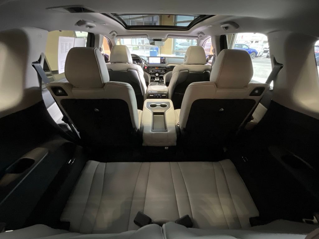 Certified 2024 Acura MDX w/ Technology Package AWD/4WD image 27