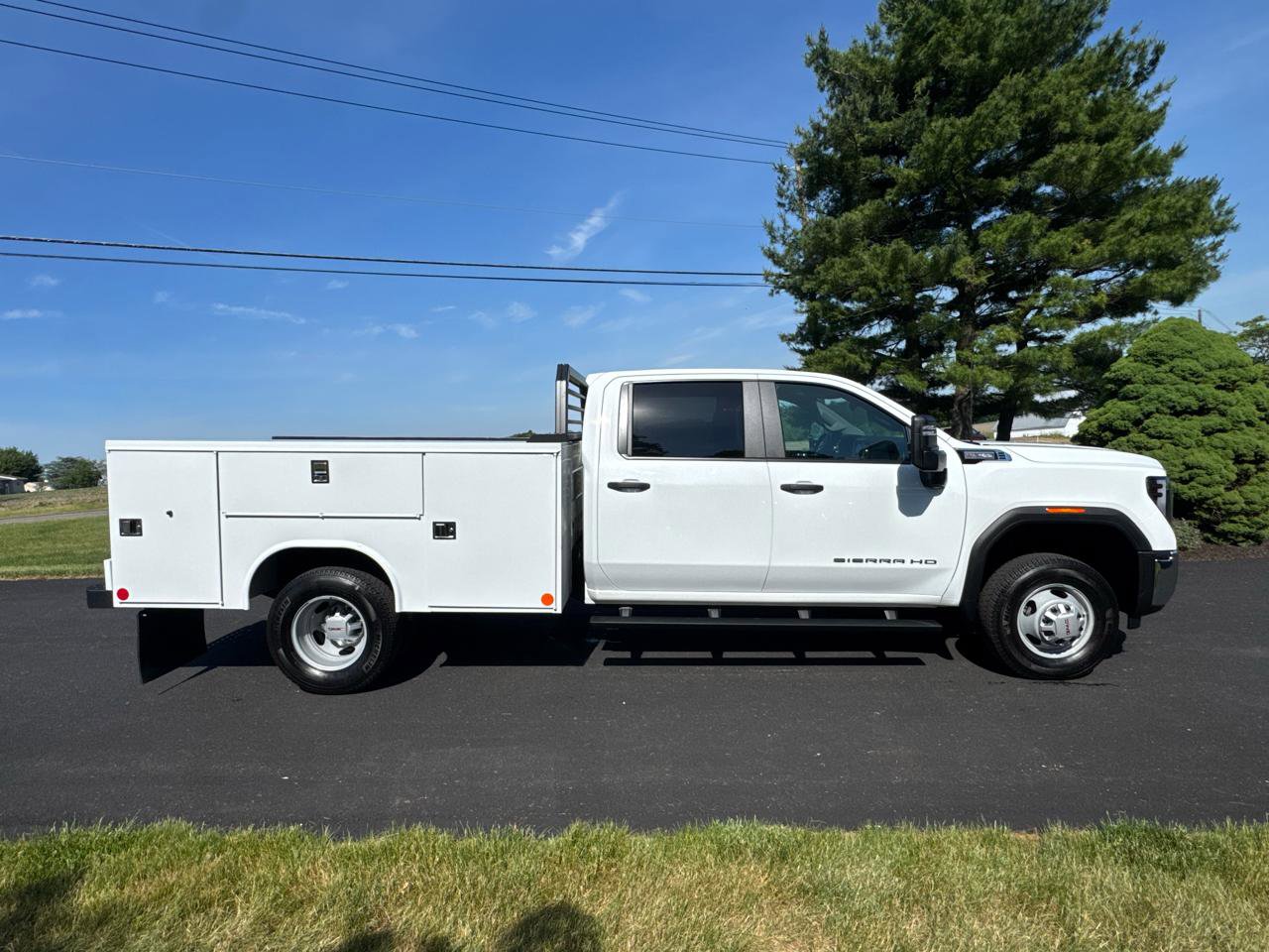 Used 2025 GMC Sierra 3500 Pro w/ Convenience Package AWD/4WD image 6