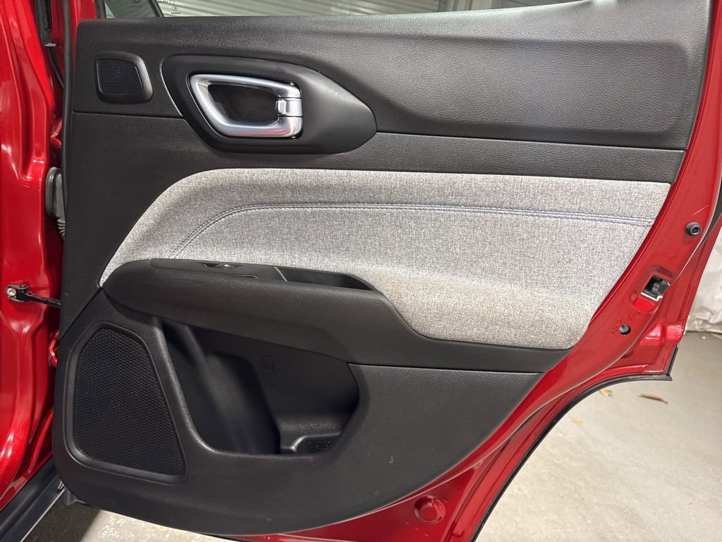 Used 2025 Jeep Compass Latitude w/ Sun & Sound Group image 11