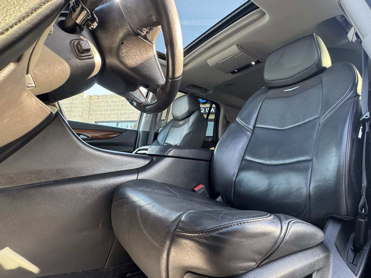 Used 2018 Cadillac Escalade Premium Luxury image 25
