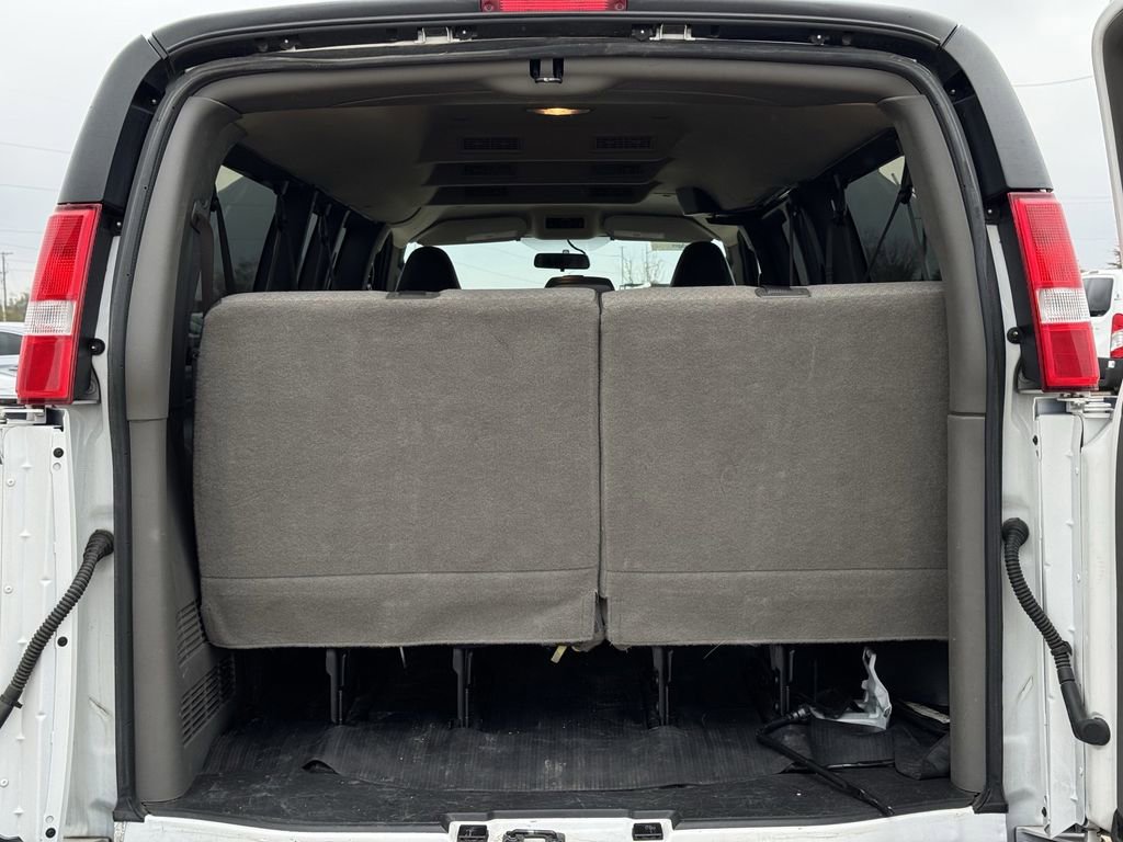 Used 2023 Chevrolet Express 3500 LS image 25