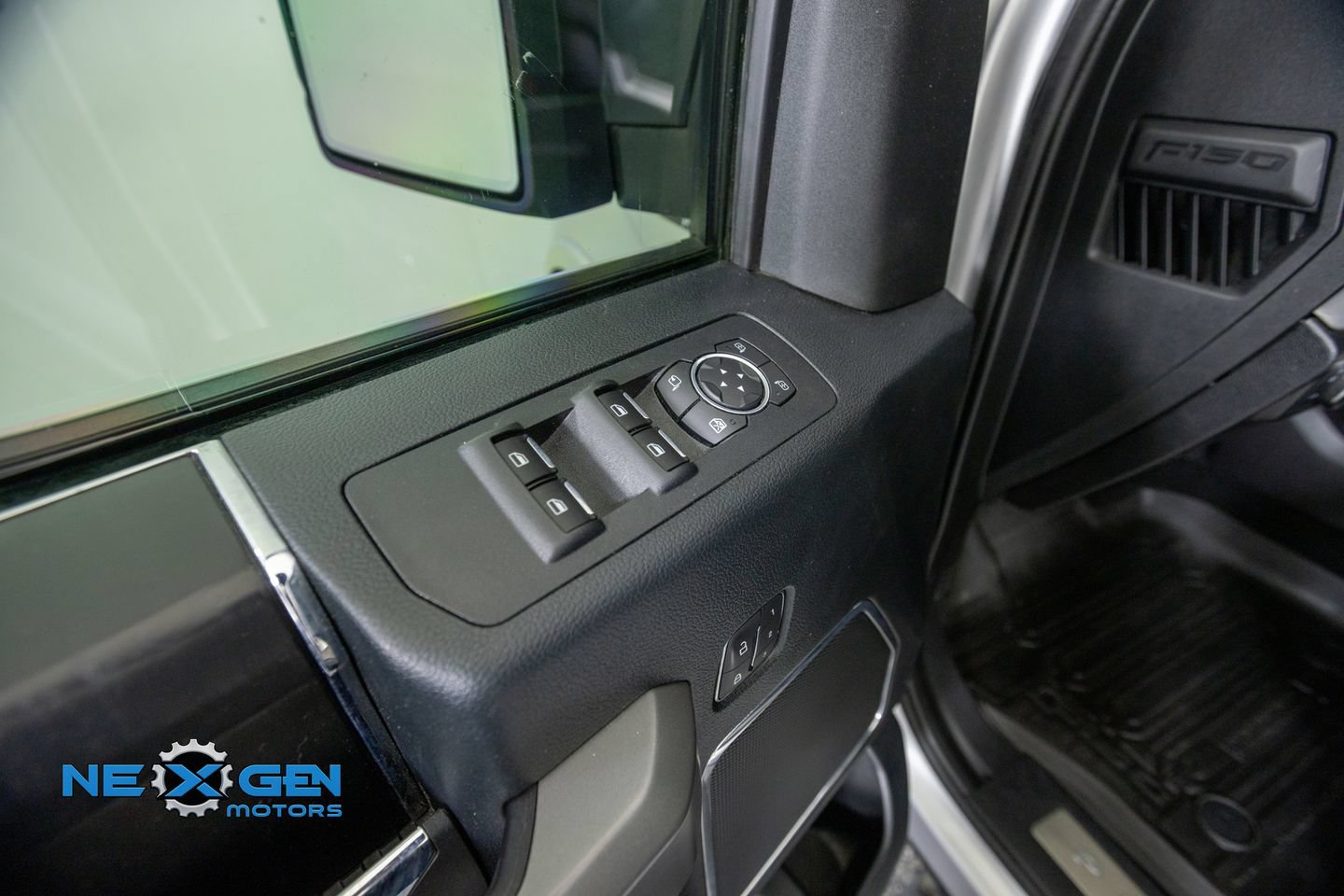 Used 2019 Ford F150 Platinum w/ Equipment Group 701A Luxury AWD/4WD image 12
