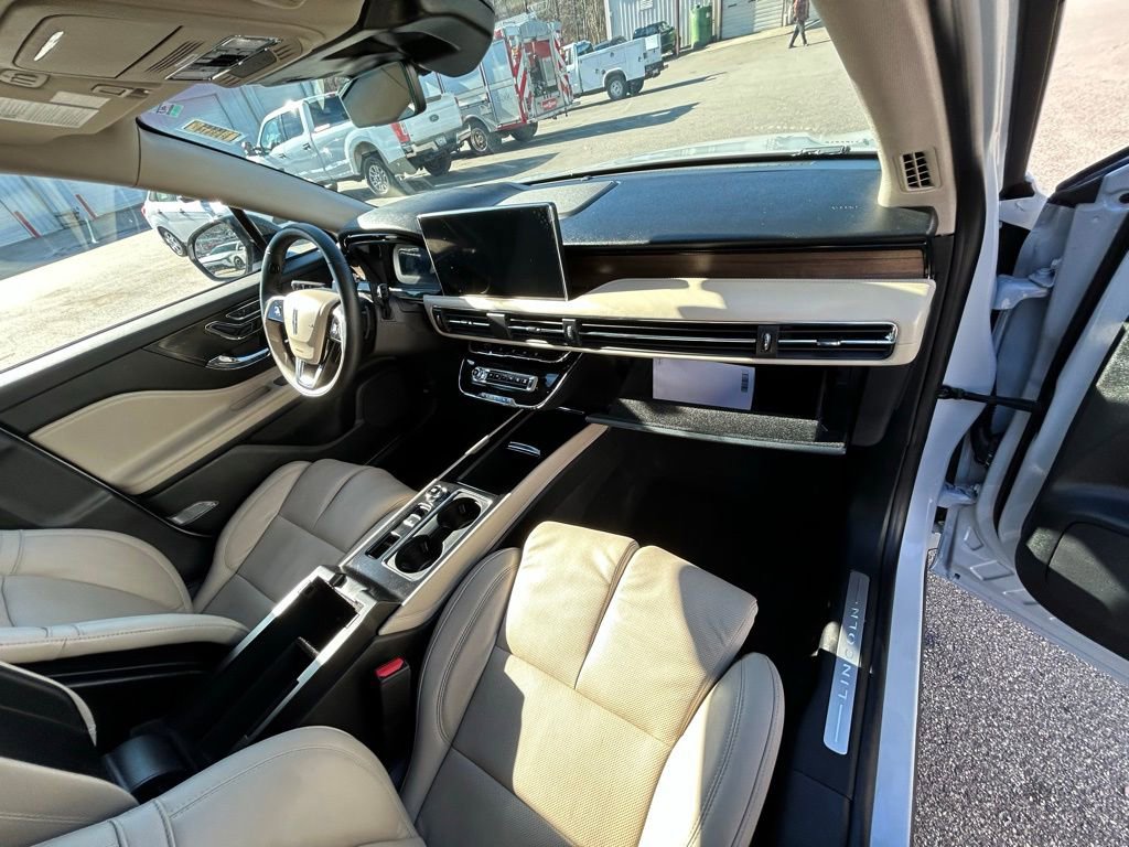 Used 2025 Lincoln Corsair Reserve w/ Equipment Group 202A image 26