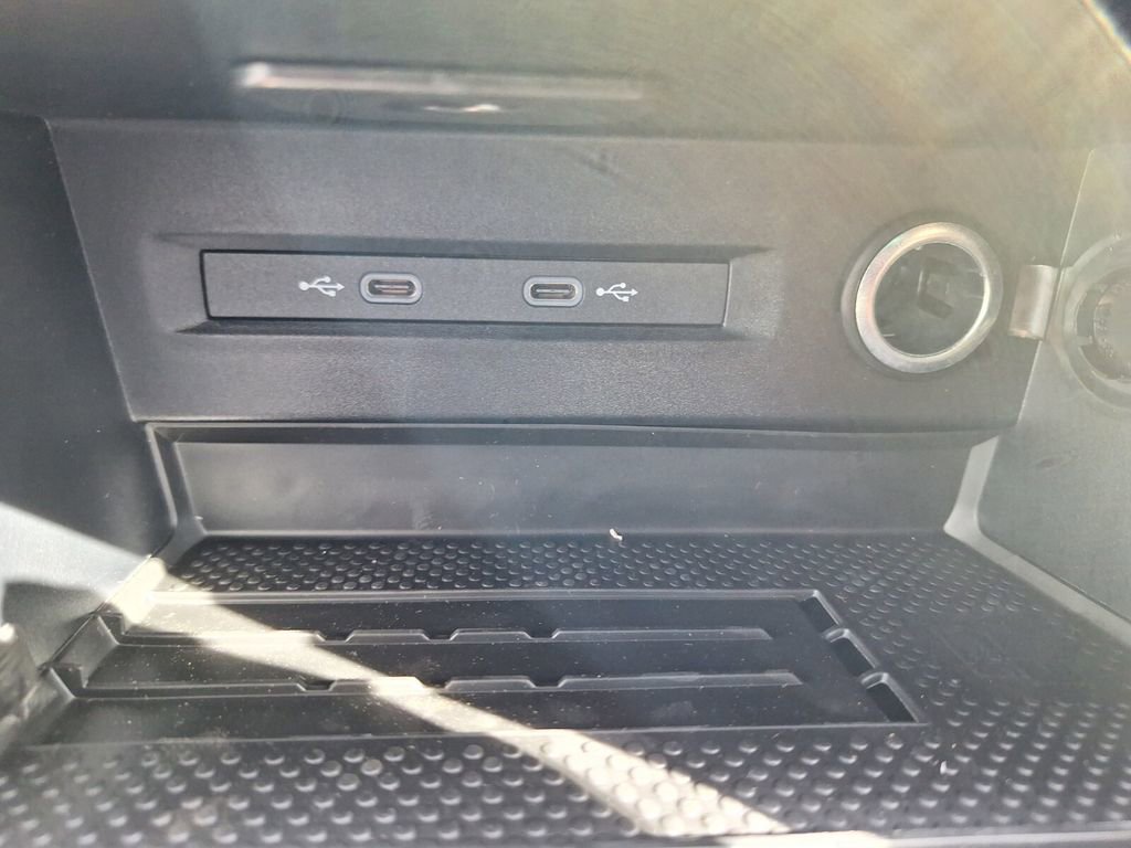 New 2025 Volkswagen Taos SE image 16