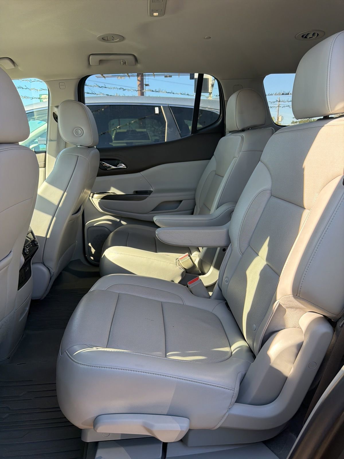 Used 2020 GMC Acadia SLT w/ LPO, Floor Liner Package image 12