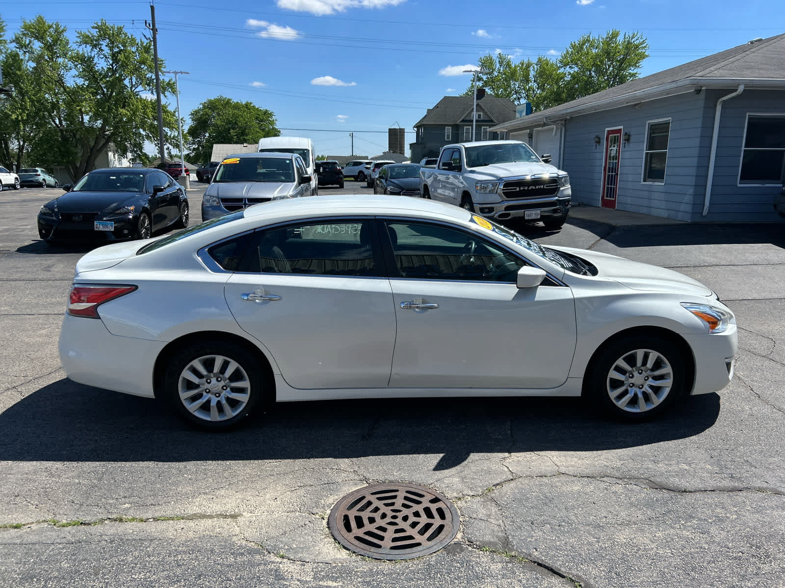 Used 2014 Nissan Altima 2.5 S FWD image 2