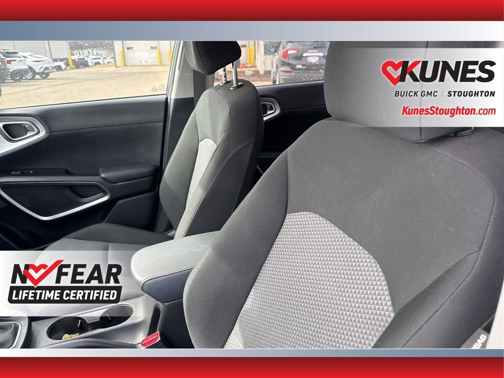 Used 2025 Kia Soul LX w/ LX Technology Package image 24