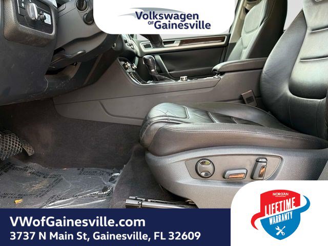 Used 2014 Volkswagen Touareg Executive AWD/4WD image 18
