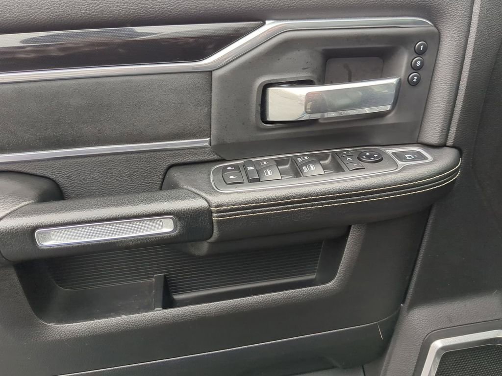 Used 2019 RAM 3500 Laramie w/ Black Appearance Package image 14