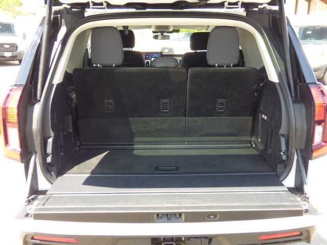 Used 2025 Ford Expedition Active RWD image 11