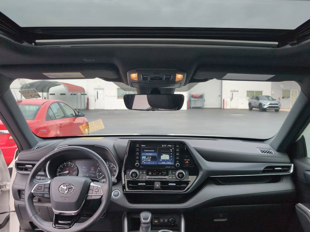 Used 2021 Toyota Highlander XSE FWD image 14