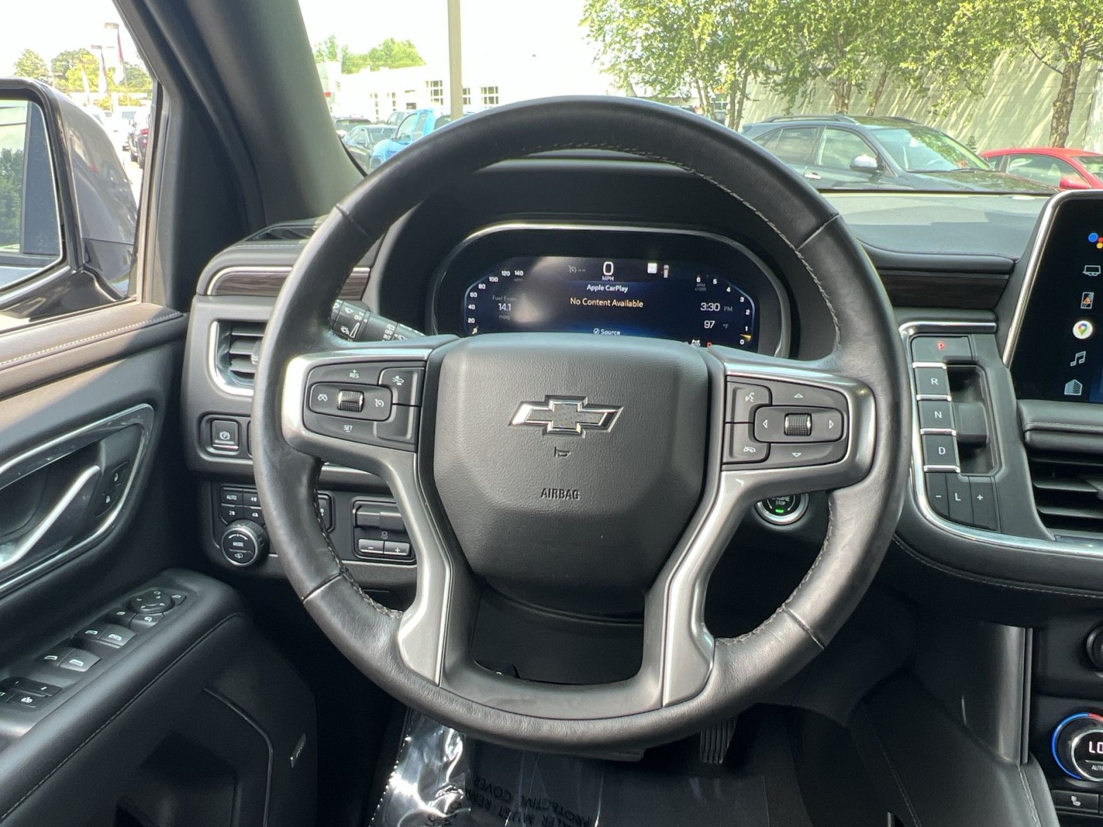Used 2022 Chevrolet Suburban Z71 w/ Z71 Off-Road Package AWD/4WD image 15