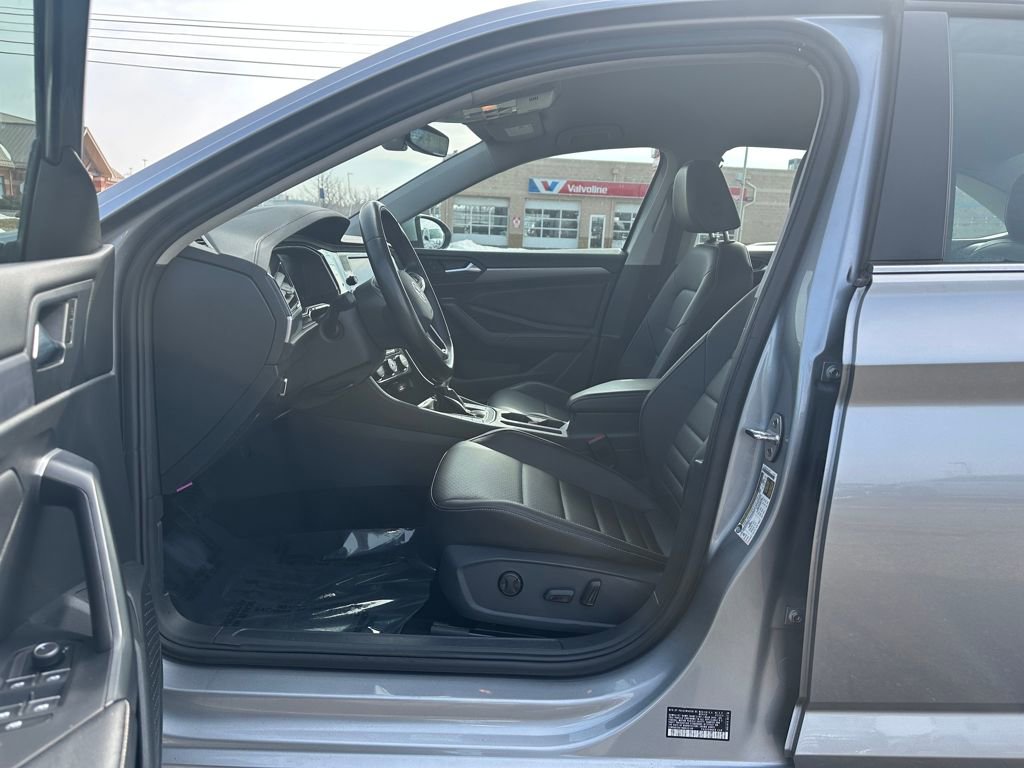 Used 2024 Volkswagen Jetta SE image 19