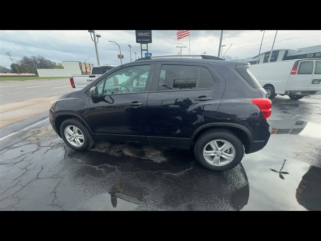 Certified 2022 Chevrolet Trax LT w/ LT Convenience Package image 5