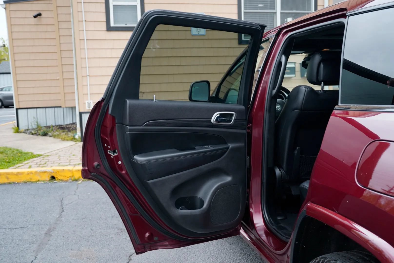 Used 2019 Jeep Grand Cherokee Altitude AWD/4WD image 19