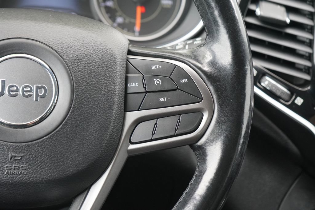 Used 2020 Jeep Cherokee Limited AWD/4WD image 16