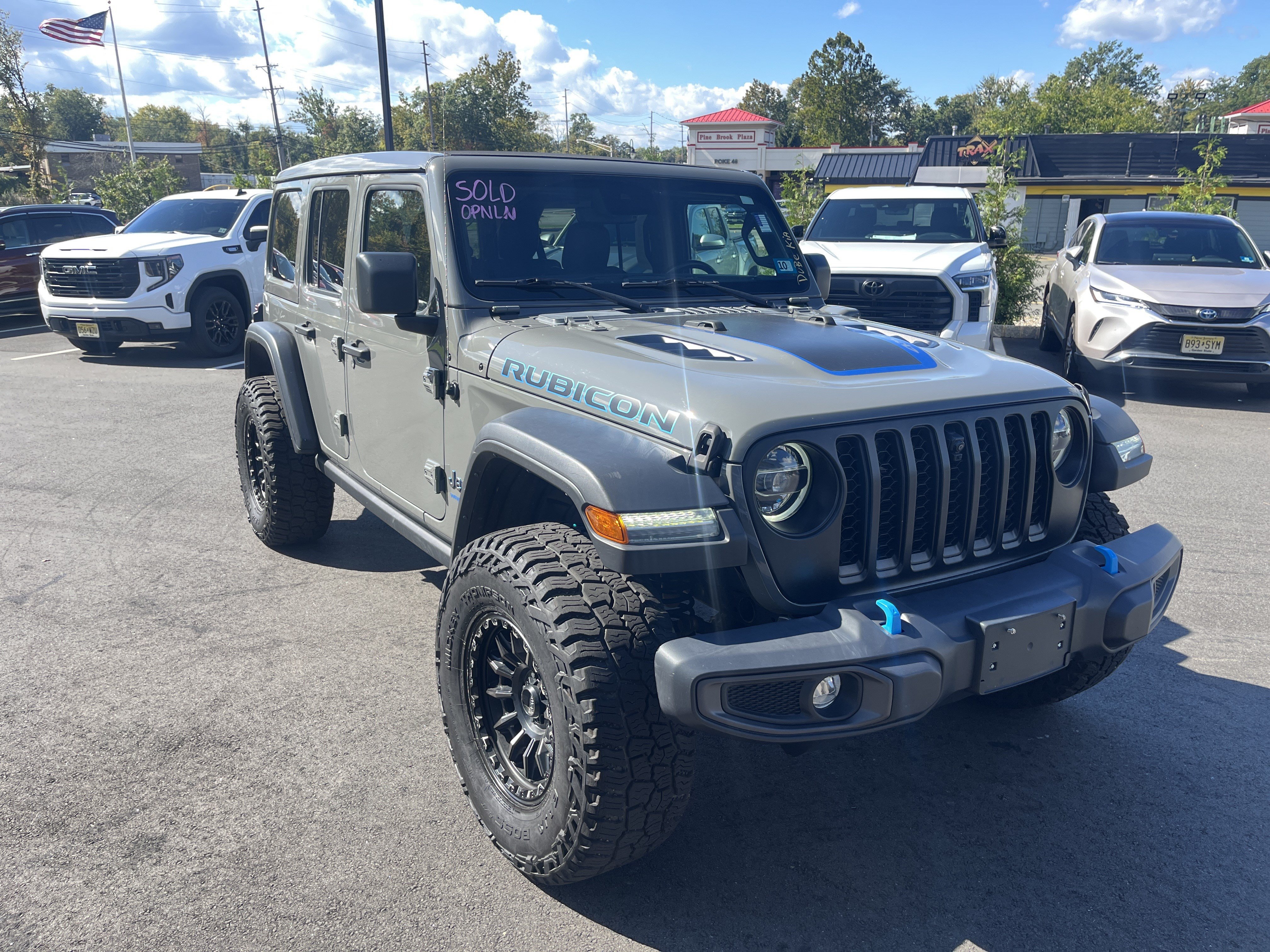 Used 2022 Jeep Wrangler Unlimited Rubicon 4xe w/ Cold Weather Group AWD/4WD image 2