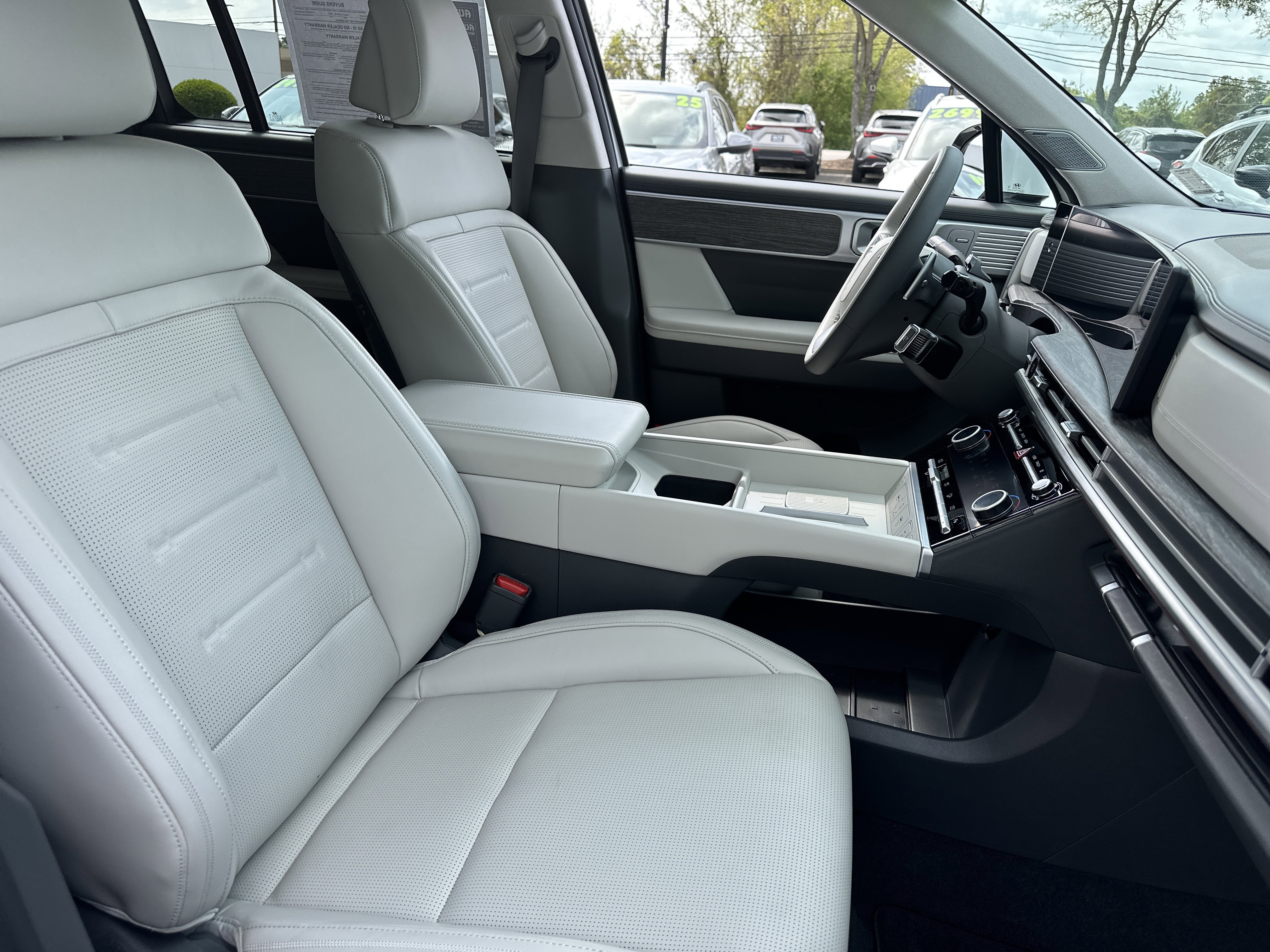 Used 2025 Hyundai Santa Fe Calligraphy image 5