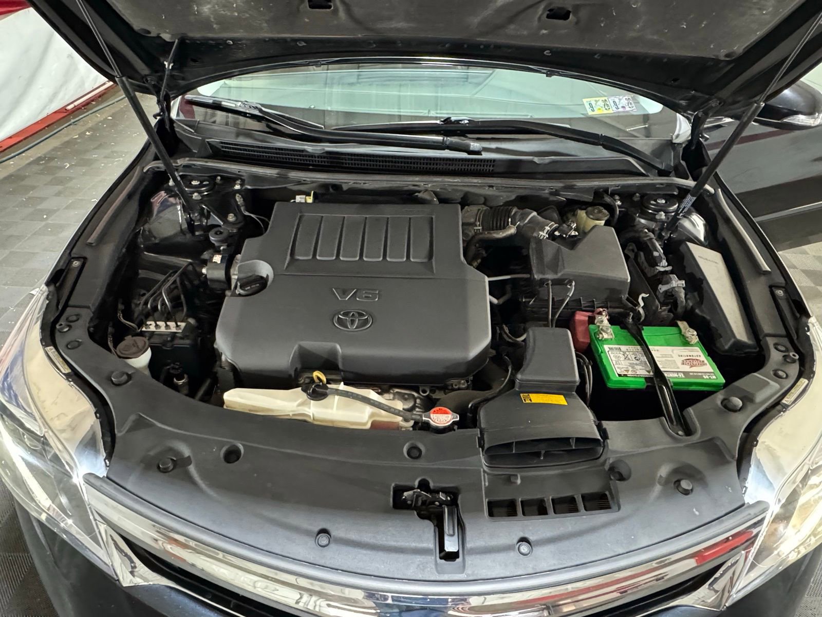 Used 2015 Toyota Avalon Limited image 25