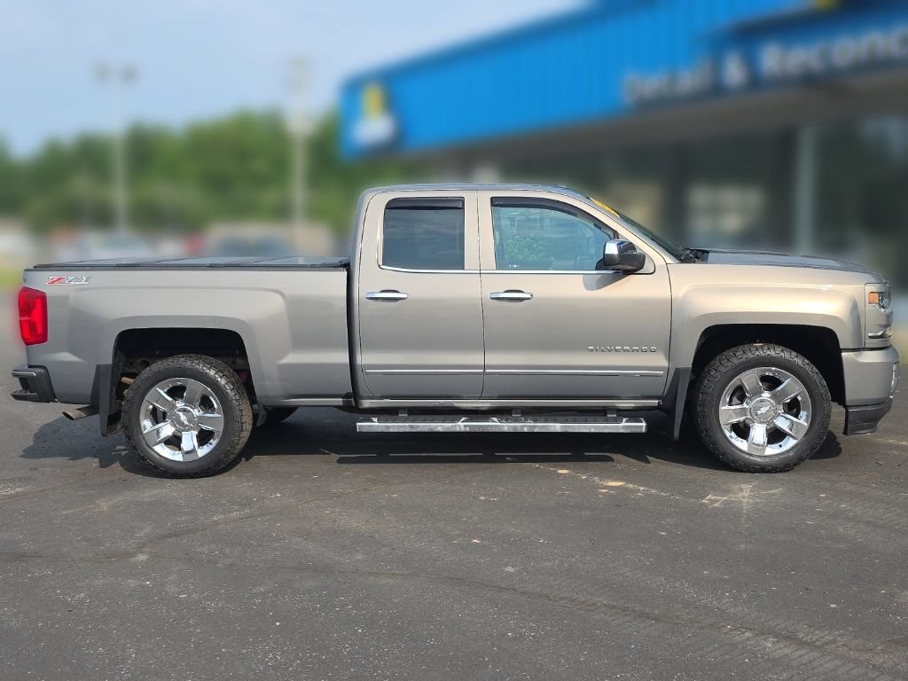 Used 2017 Chevrolet Silverado 1500 LTZ Z71 w/ LTZ Plus Package AWD/4WD image 9