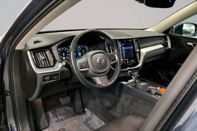 Certified 2021 Volvo XC60 T5 Momentum w/ Advanced Package AWD/4WD image 17