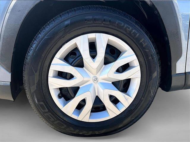 Used 2022 Toyota Corolla Cross L image 8