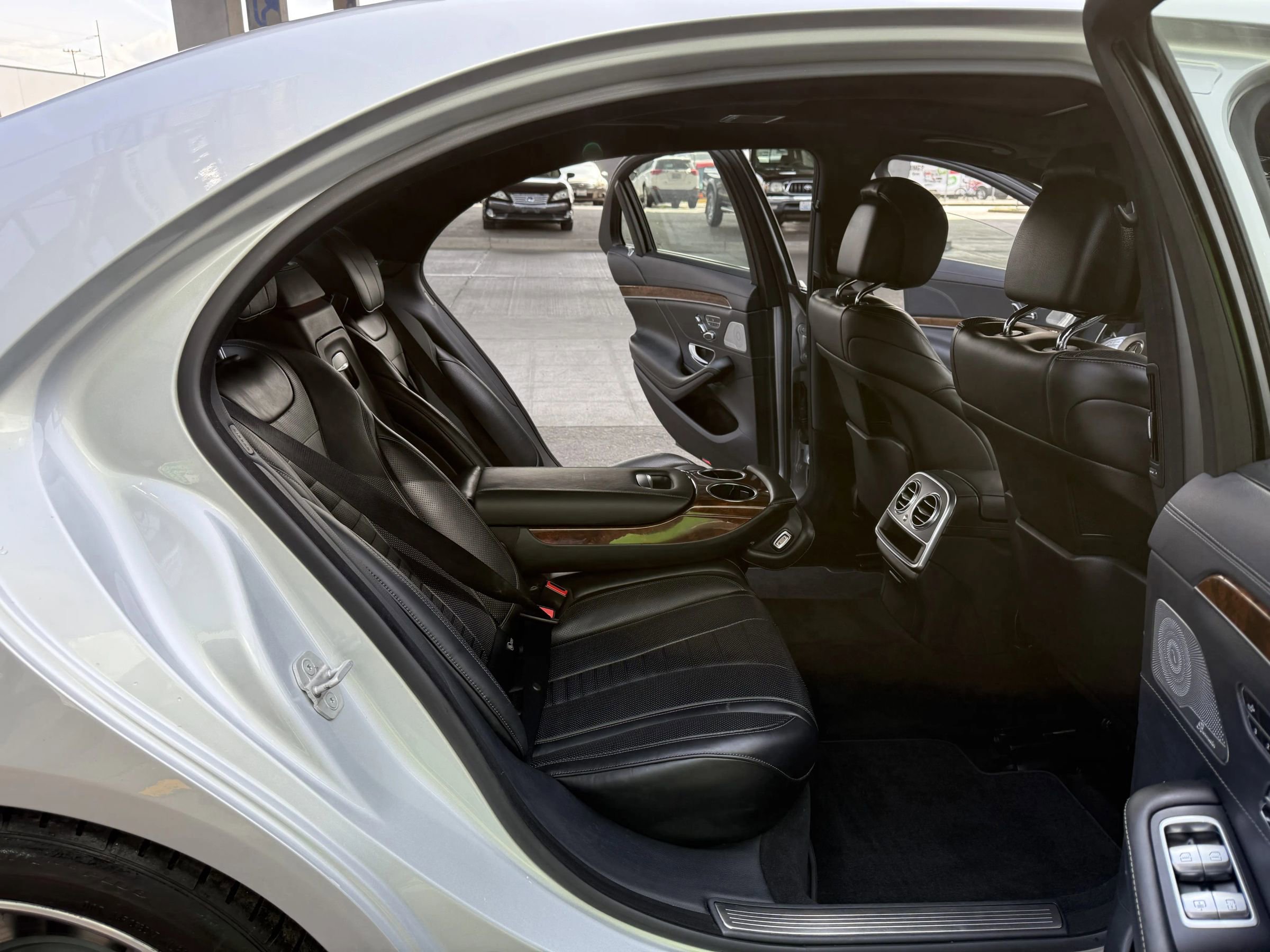 Used 2015 Mercedes-Benz S 550 4MATIC Sedan image 19
