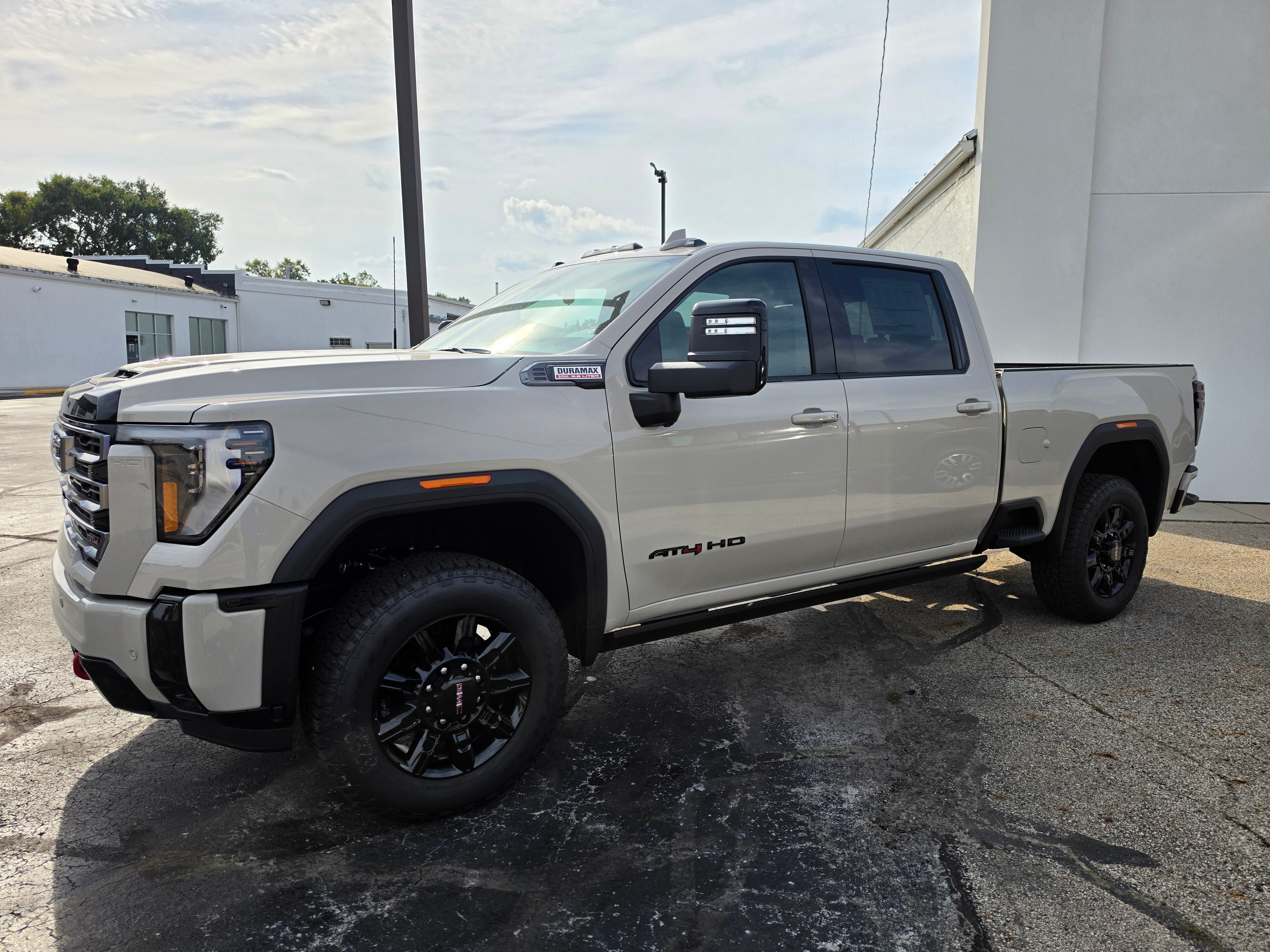 New 2026 GMC Sierra 2500 AT4 w/ AT4 Premium Plus Package AWD/4WD image 8