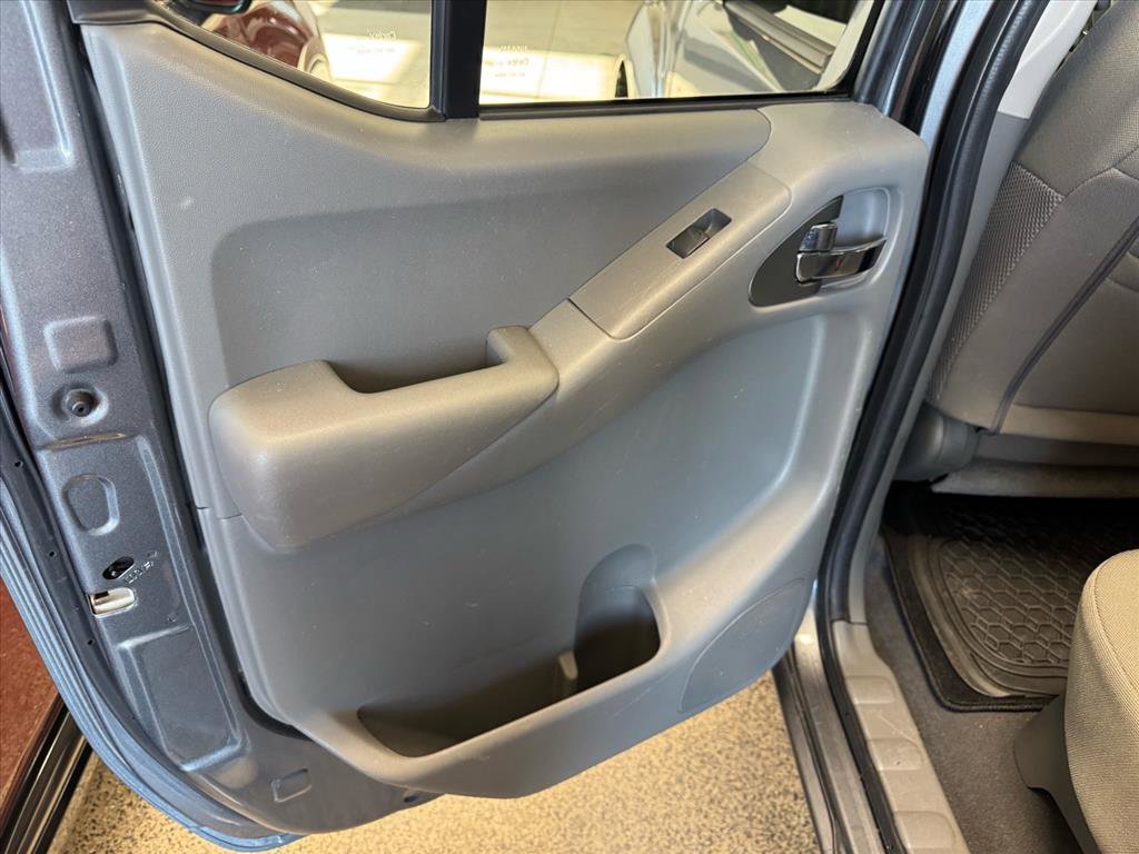 Used 2019 Nissan Frontier SV image 11