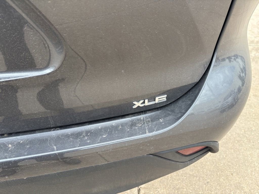 Used 2025 Toyota Highlander XLE AWD/4WD image 21