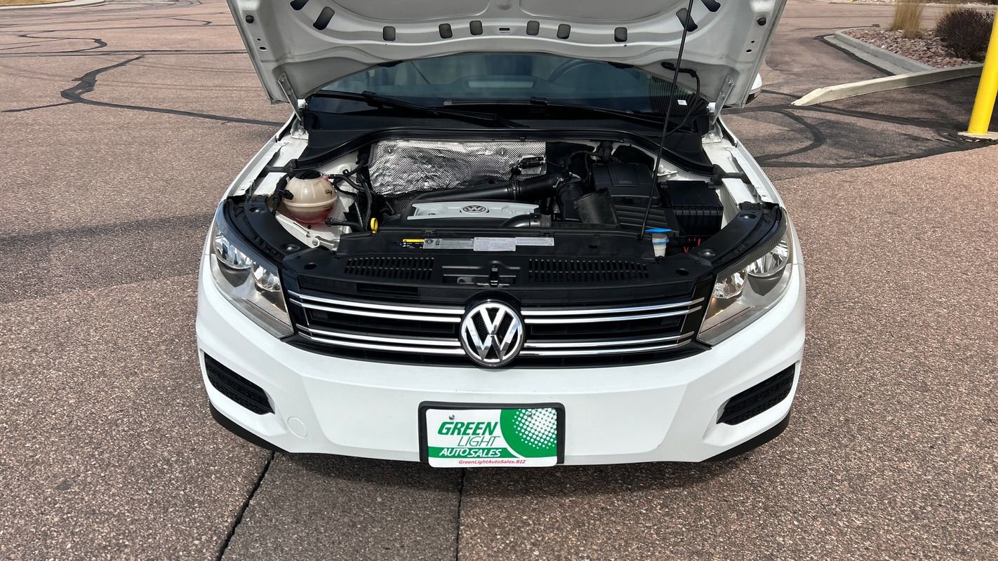 Used 2017 Volkswagen Tiguan S image 11