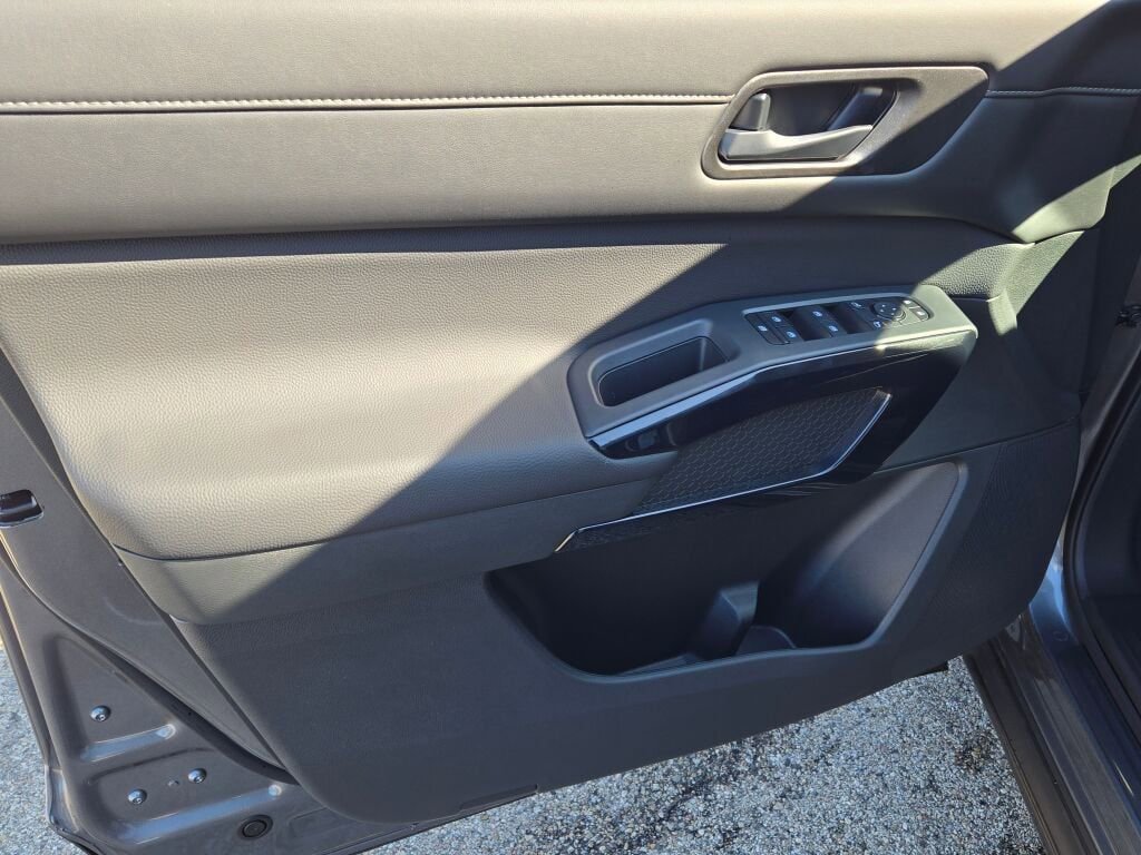 New 2026 Nissan Pathfinder SV image 18