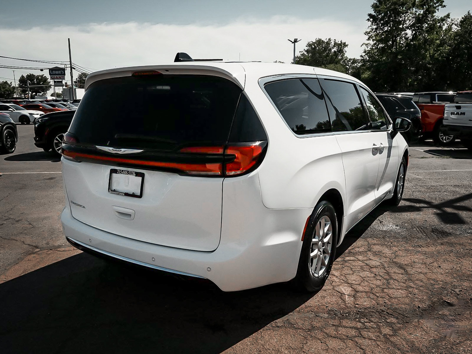 Used 2026 Chrysler Pacifica Select FWD image 6